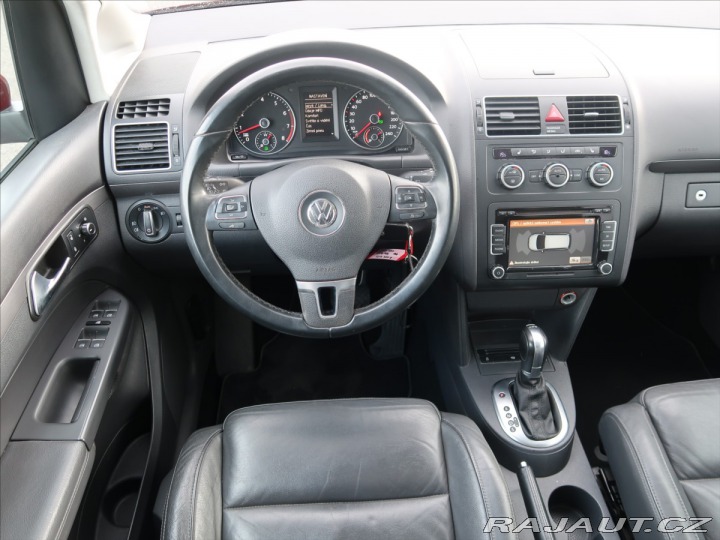 Volkswagen Touran 1,4 TGi DSG kůže PANO Cr 2015