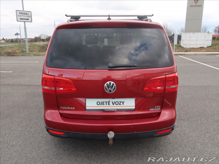 Volkswagen Touran 1,4 TGi DSG kůže PANO  Cr 2015