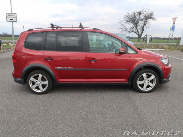 Volkswagen Touran 1,4 TGi DSG kůže PANO  Cr 2015