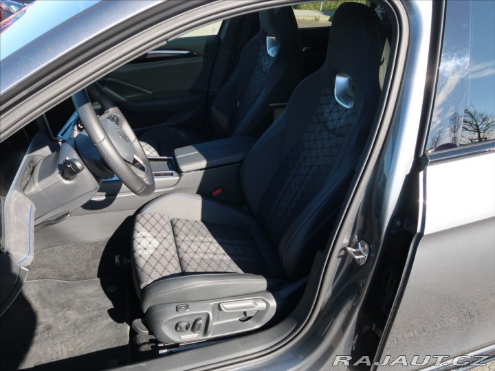 Volkswagen Passat 1,5 TSi R-Line People 200 2025