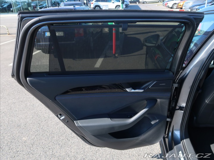 Volkswagen Passat 1,5 TSi R-Line People 200 2025