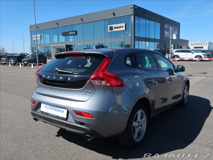Volvo V40 1,6 T2 MAN ČR KINETIC 2015