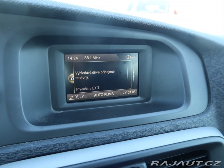 Volvo V40 1,6 T2 MAN ČR KINETIC 2015