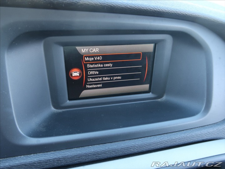 Volvo V40 1,6 T2 MAN ČR KINETIC 2015