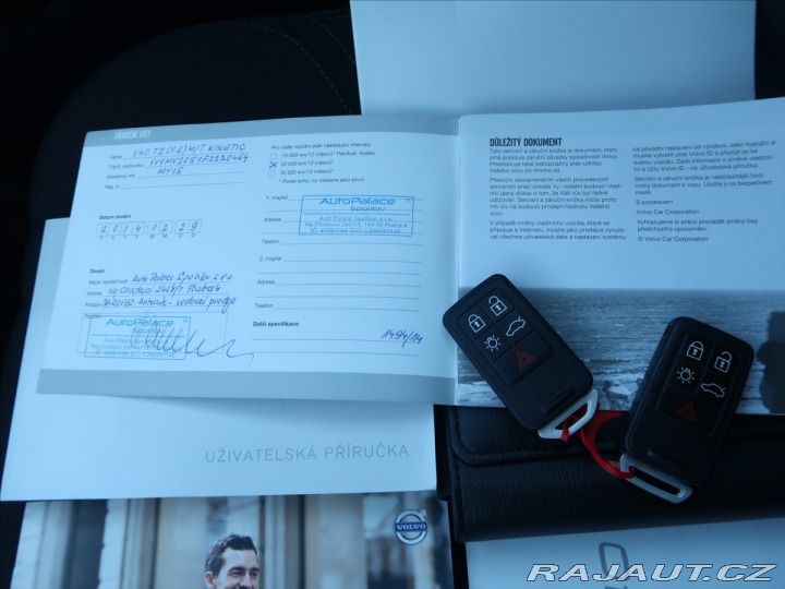 Volvo V40 1,6 T2 MAN ČR KINETIC 2015