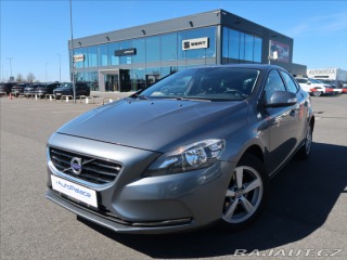 Volvo V40 1,6 T2 MAN ČR KINETIC 2015