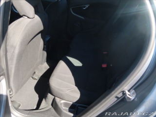 Volvo V40 1,6 T2 MAN ČR KINETIC 2015