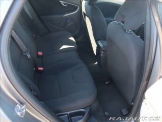 Volvo V40 1,6 T2 MAN ČR KINETIC 2015