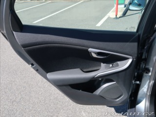 Volvo V40 1,6 T2 MAN ČR KINETIC 2015