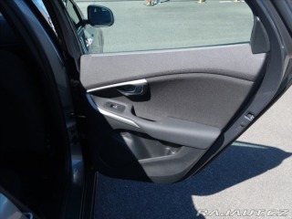 Volvo V40 1,6 T2 MAN ČR KINETIC 2015