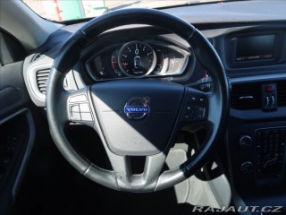 Volvo V40 1,6 T2 MAN ČR KINETIC 2015