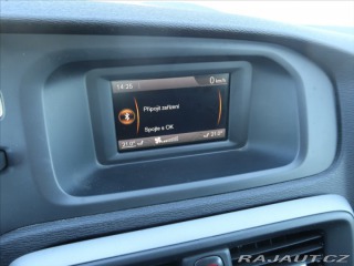 Volvo V40 1,6 T2 MAN ČR KINETIC 2015