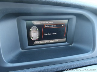 Volvo V40 1,6 T2 MAN ČR KINETIC 2015