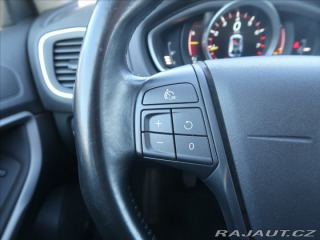 Volvo V40 1,6 T2 MAN ČR KINETIC 2015