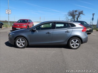 Volvo V40 1,6 T2 MAN ČR KINETIC 2015