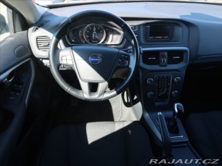 Volvo V40 1,6 T2 MAN ČR KINETIC 2015