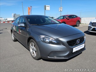 Volvo V40 1,6 T2 MAN ČR KINETIC 2015