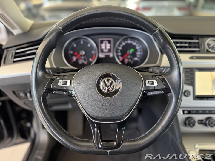 Volkswagen Passat 2,0TDI DSG 110kW*Navi*Taž 2017