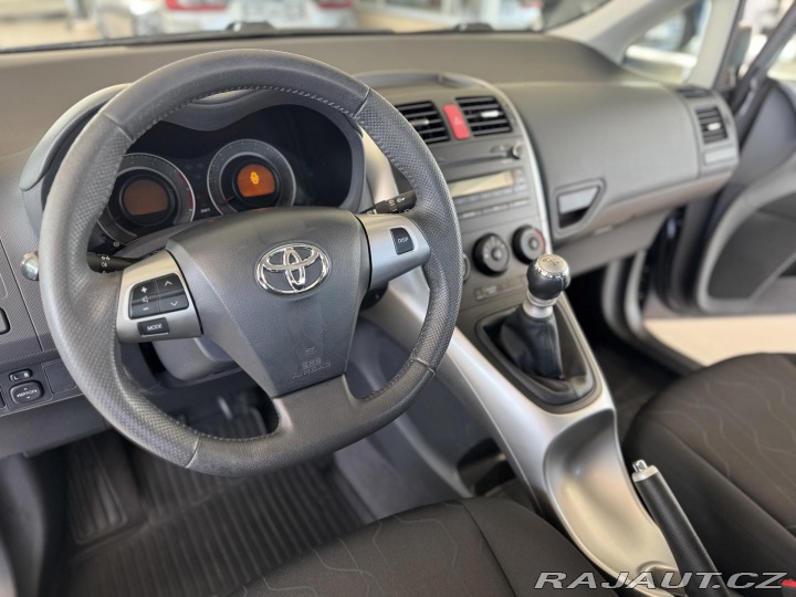 Toyota Auris 1,3VVT-i*PDC*PlnýServis*Č 2010