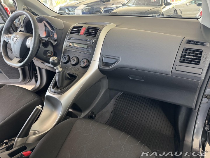 Toyota Auris 1,3VVT-i*PDC*PlnýServis*Č 2010