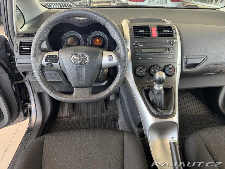 Toyota Auris 1,3VVT-i*PDC*PlnýServis*Č 2010