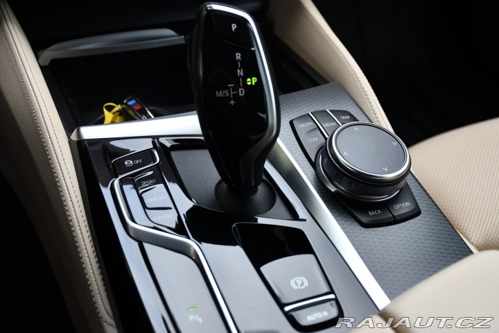 BMW 5 520i M-SPORT 1M ČR REZERV 2023