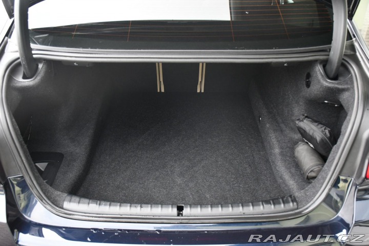 BMW 5 520i M-SPORT 1M ČR REZERV 2023