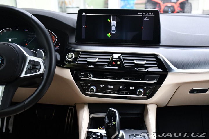 BMW 5 520i M-SPORT 1M ČR REZERV 2023