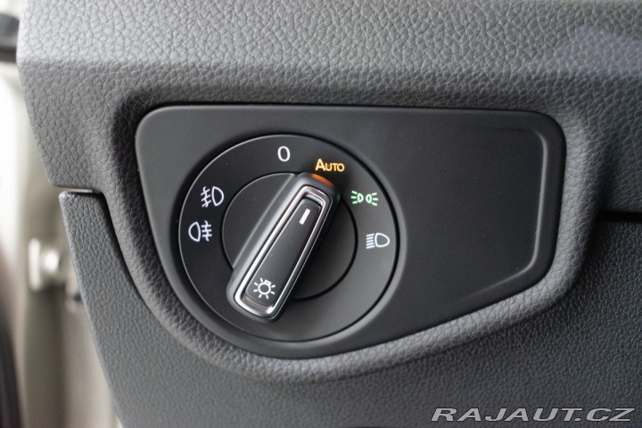 Volkswagen Touran 2.0 TDI DSG*TAŽNÉ*DPH*ČR 2023
