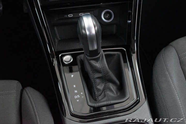 Volkswagen Touran 2.0 TDI DSG*TAŽNÉ*DPH*ČR 2023
