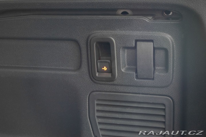 Volkswagen Touran 2.0 TDI DSG*TAŽNÉ*DPH*ČR 2023