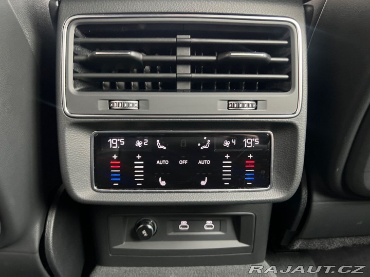 Audi Q8 S-line  210kW Webasto Zár 2023