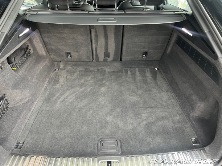 Audi Q8 S-line  210kW Webasto Zár 2023