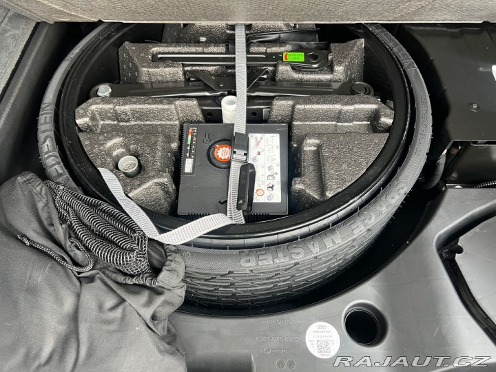 Audi Q8 S-line  210kW Webasto Zár 2023