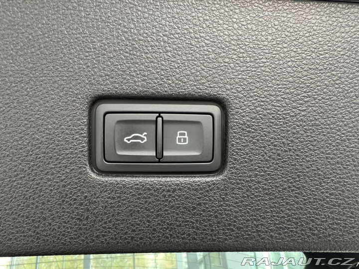 Audi Q8 S-line  210kW Webasto Zár 2023