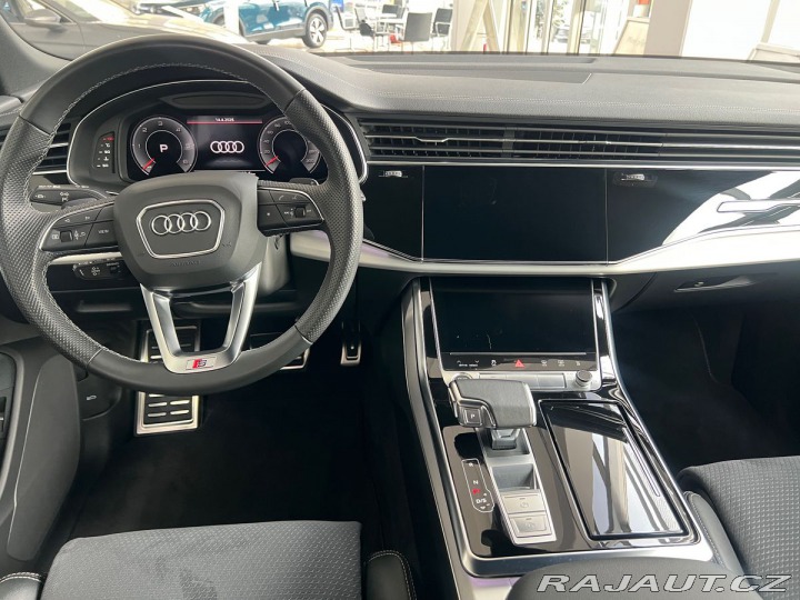 Audi Q8 S-line  210kW Webasto Zár 2023