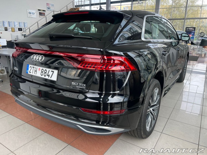 Audi Q8 S-line  210kW Webasto Zár 2023