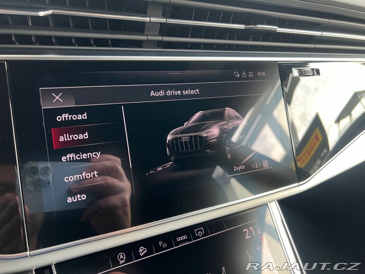 Audi Q8 S-line 210kW Webasto Zár 2023