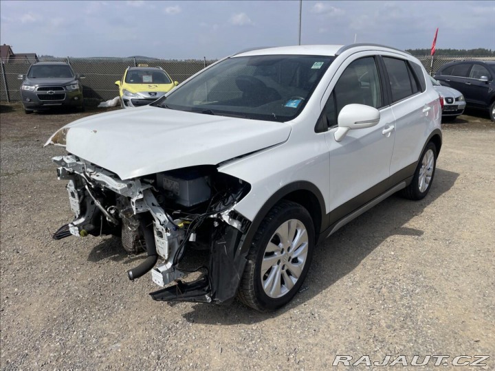 Suzuki SX4 S-Cross 1,6 DDiS 88kw 4x4 havarov 2016