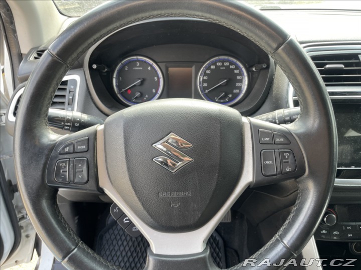 Suzuki SX4 S-Cross 1,6 DDiS 88kw 4x4 havarov 2016