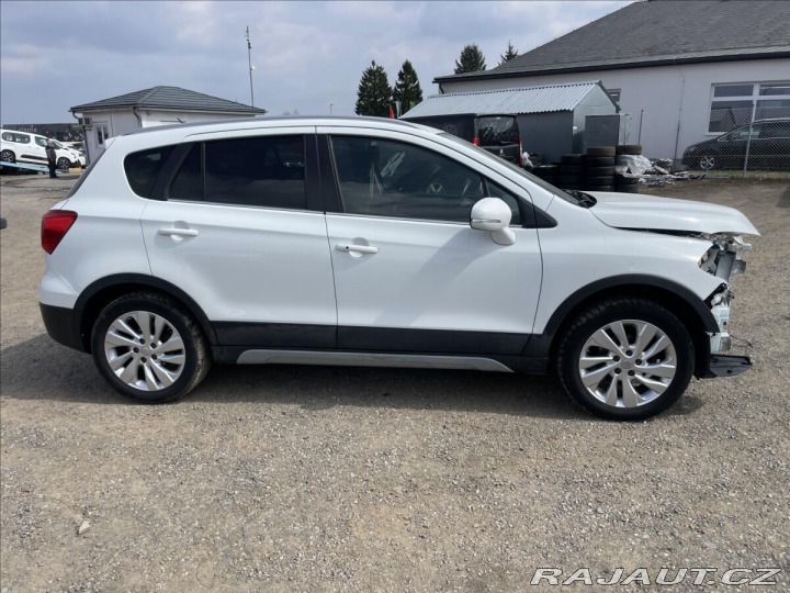 Suzuki SX4 S-Cross 1,6 DDiS 88kw 4x4 havarov 2016