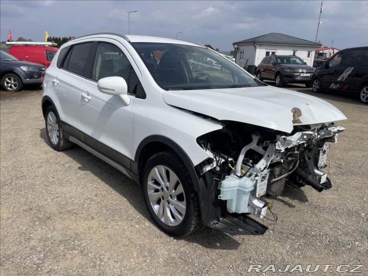 Suzuki SX4 S-Cross 1,6 DDiS 88kw 4x4 havarov 2016