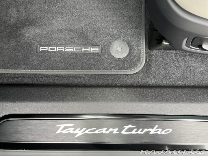 Porsche Taycan Turbo 2020