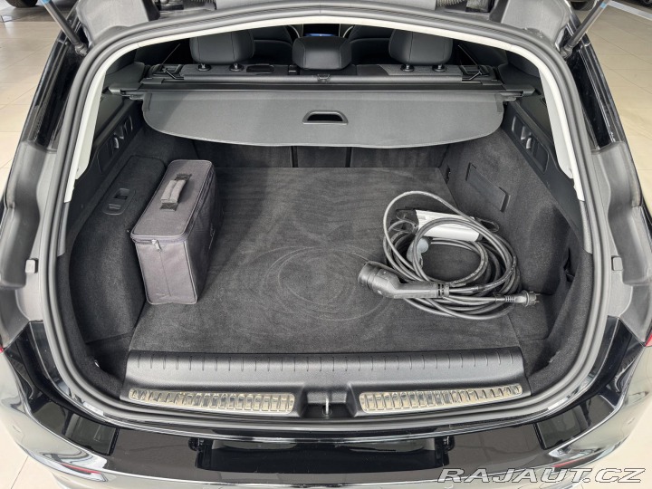 Mercedes-Benz C 300eT*230kW*Avantg*REZERV 2022