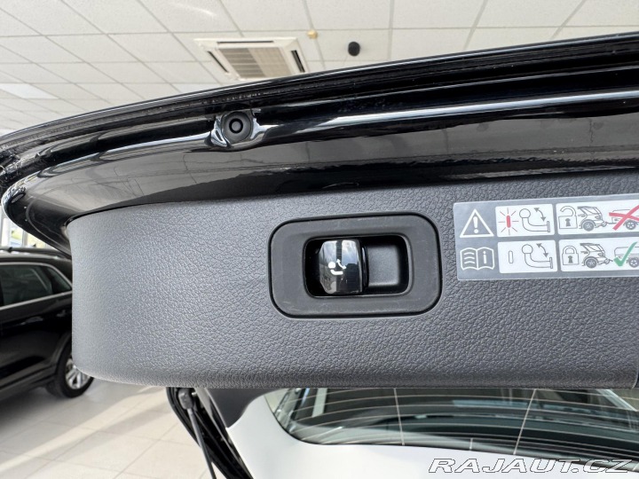 Mercedes-Benz C 300eT*230kW*Avantg*Tažné* 2022