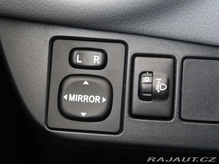 Toyota Yaris 1.33VVT-i,CZ,Active Desig 2014