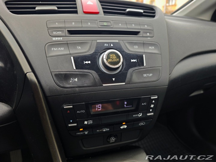 Honda Civic 1.4 i-VTEC Comfort nové Č 2012