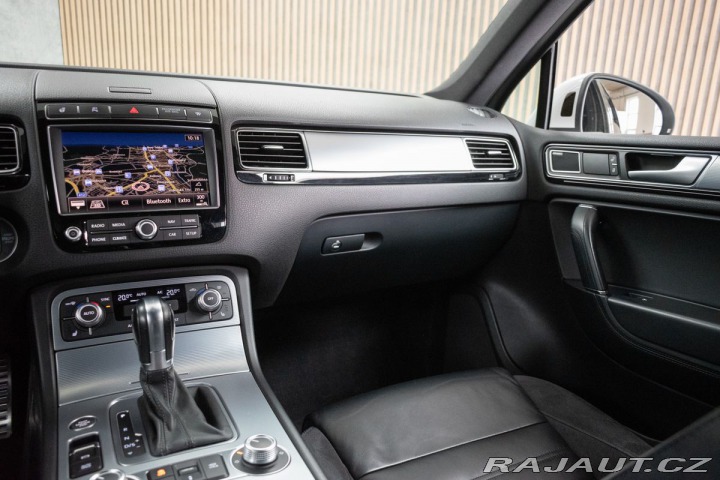 Volkswagen Touareg 3.0TDI R-LINE*2xKOLA*VZDU 2016