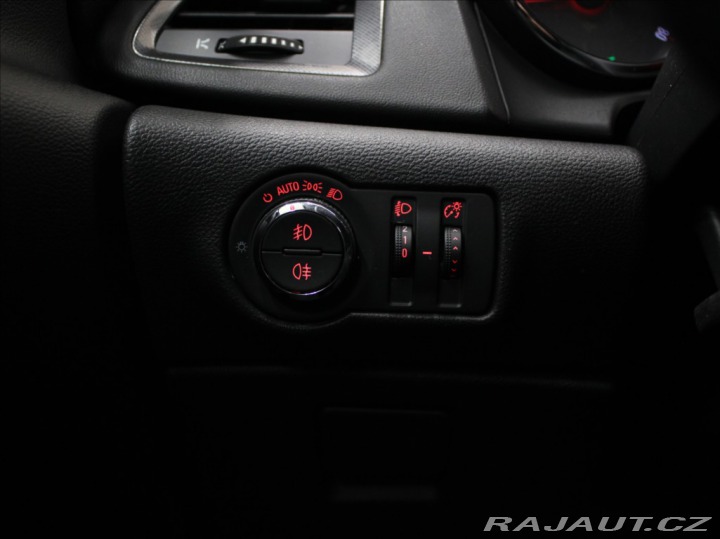 Opel Astra 1,6 i 85kW AT 1.maj. ČR 2011