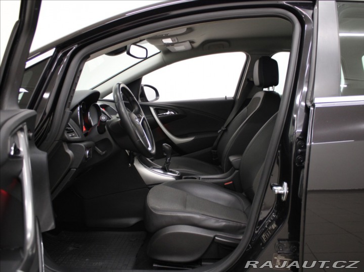 Opel Astra 1,6 i 85kW AT 1.maj. ČR 2011